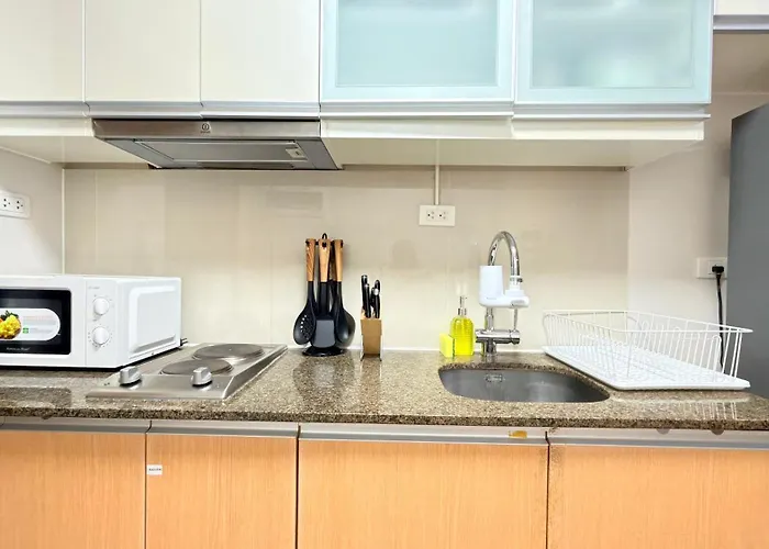 アパート Free Welcome Breakfast, Bgc 1br, 300mbps Fiber, Steps To Mitsukoshi & Uptown, 12q マニラ市